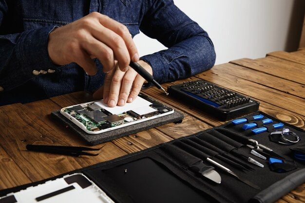 Réparateurs indiscrets : smartphone cassé, vie privée ébréchée !